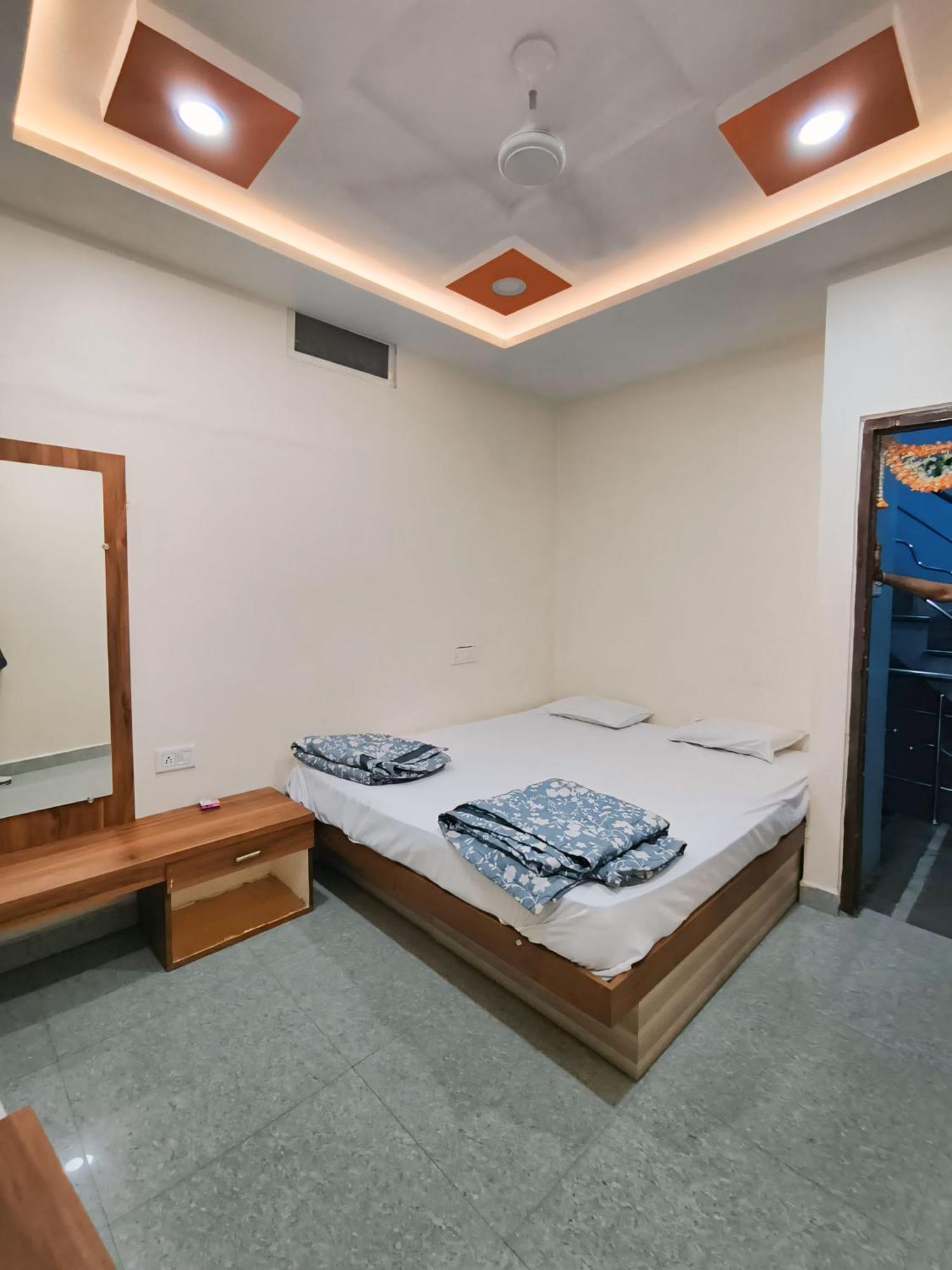 Shree Trilokeshwar Guesthouse Ujjain Exterior photo