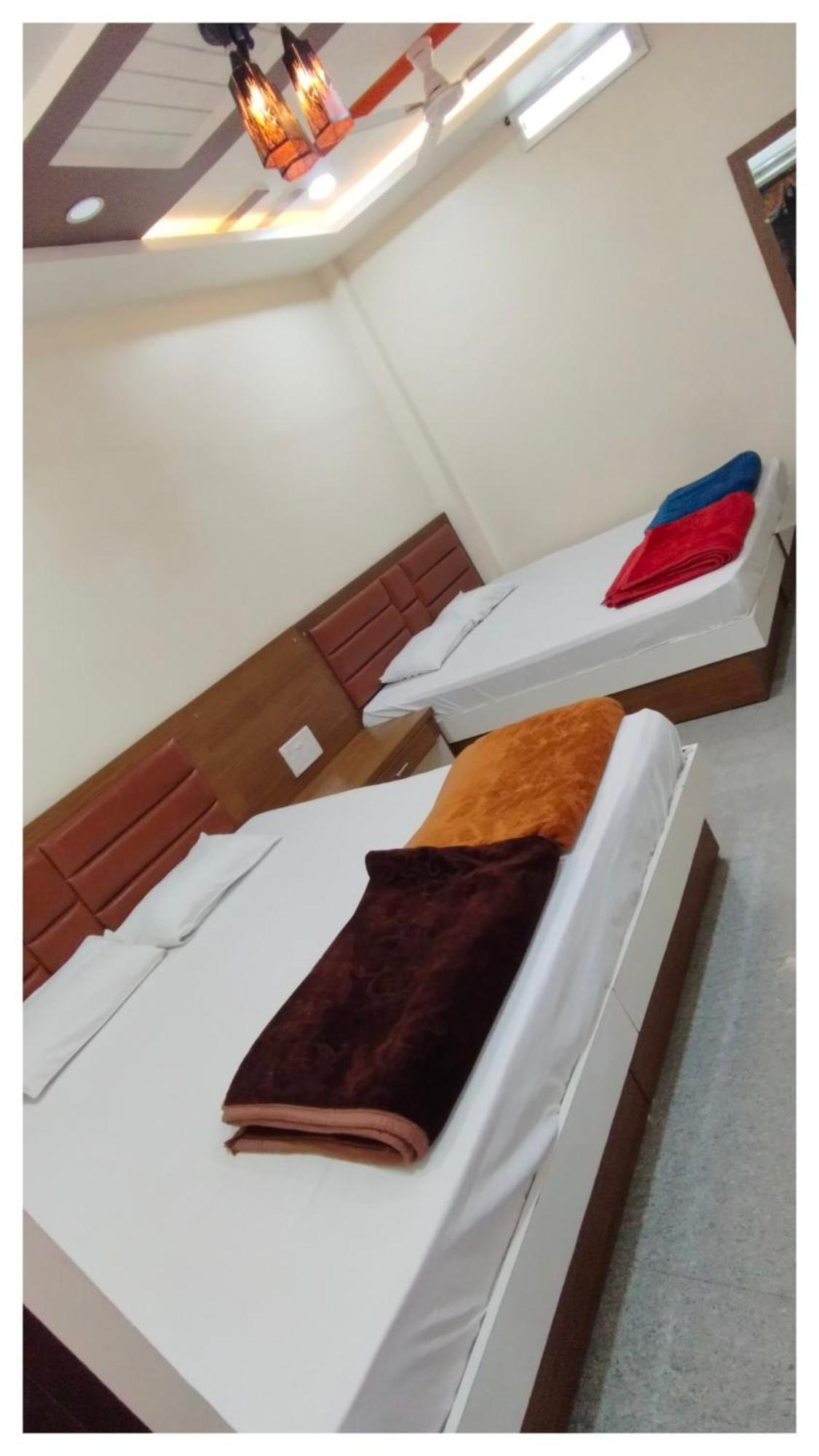 Shree Trilokeshwar Guesthouse Ujjain Exterior photo